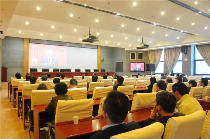 云南云顶国际集团组织宽大党员干部职工收看党的十九大开幕式实况深受鼓励反映热烈