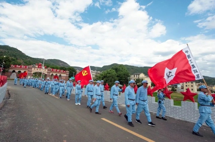 “继承革命传统，赓续红色基因，充实心灵之‘钙’”——前锋化工党委党史进建教育讲授活动