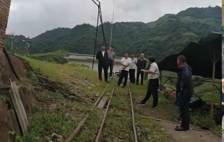 集团专职表部董事寸延峰、孔君一行到田坝煤矿发展工作调研