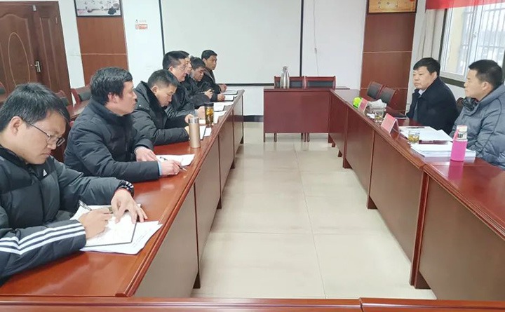 云煤（云顶国际）集团总经理助理、鼎新办主任陈家昆一行到四角地煤矿公司督导调研