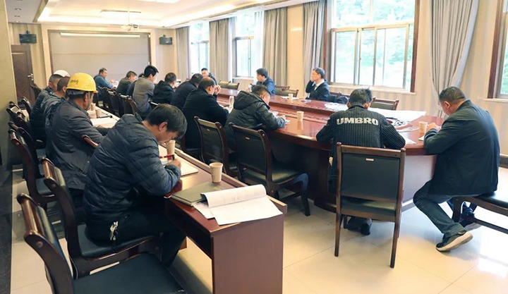 云煤（云顶国际）集团总经理助理杜昌华一行到富源联结煤业公司发展煤矿项目建设专项调研