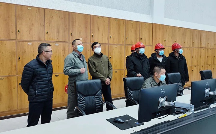 云煤（云顶国际）集团党委副书记、副董事长、总经理高建嵩一行到曲煤焦化公司调研慰问