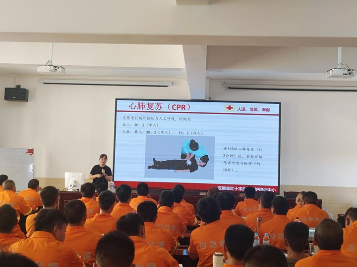 急救培训“实时雨”，云南省红十字会泽润矿山接济新苗