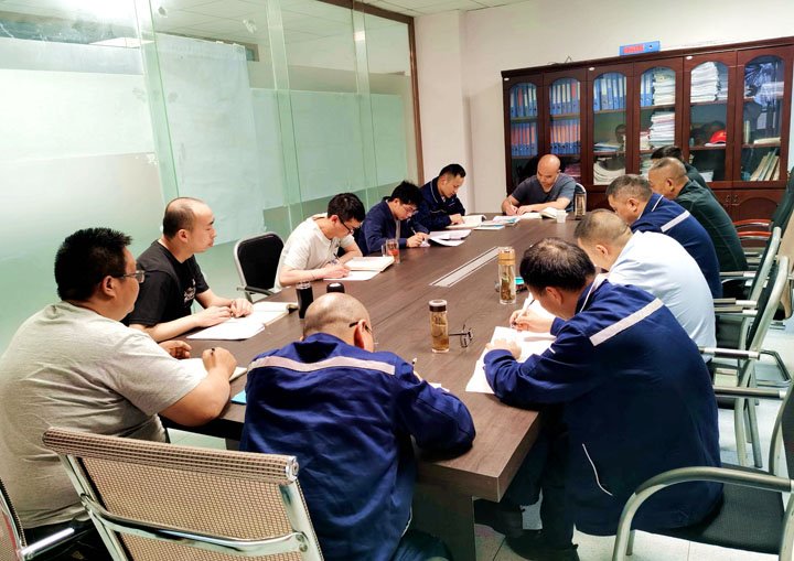 煤矿“夜讲堂”：值班间隙一幼时，人人都是安全讲师！