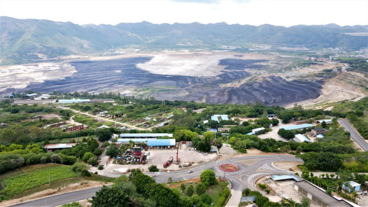 布矿坑底水仓、布矿办公生涯区、铁路可视领域.png 布矿坑底水仓、布矿办公生涯区、铁路可视领域.png